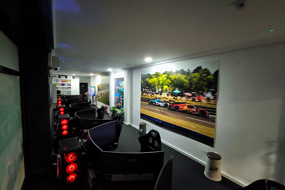 SKYLINE SIMRACING CENTER - photo 6