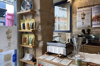 Une sélection de pâtisseries à emporter chez Pâtisserie TOMO Odéon à Paris (75006)