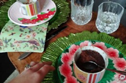 A la table de l'atelier Fifi au jardin