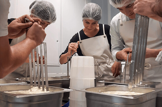 Atelier fabrication de tomme de fromage à Paris 18ème