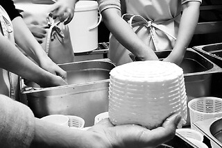 Atelier fabrication de tomme de fromage à Paris 18ème