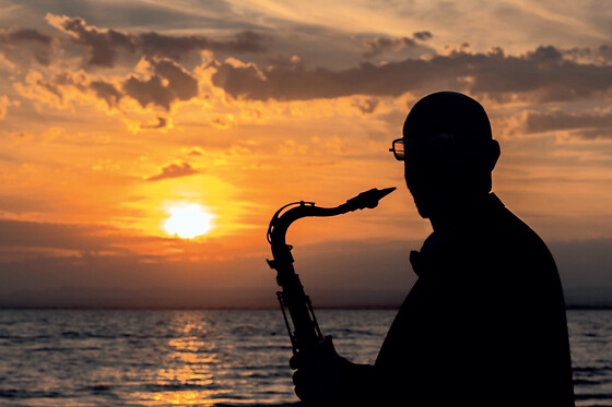 Sunset sax & grill en catamaran depuis La Grande-Motte