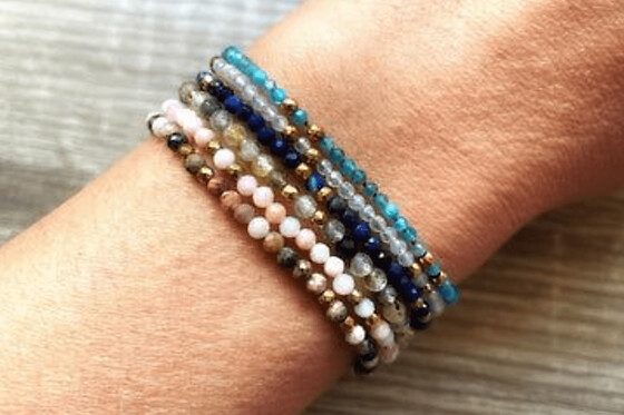 Atelier création de bijoux en pierres naturelles à Paris 15ème - Atelier bracelet - 1h30