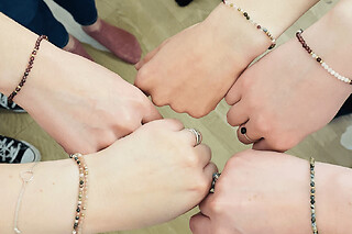 Atelier création de bijoux en pierres naturelles à Paris 15ème - Atelier bracelet - 1h30