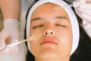 Soin du visage anti-âge à Juan-les-Pins (06)