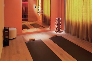 Une séance de yoga dans un sauna infrarouge pour 3 chez Spark Club à Paris (75016)